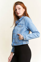 women's light blue denim jacket for casual outfits