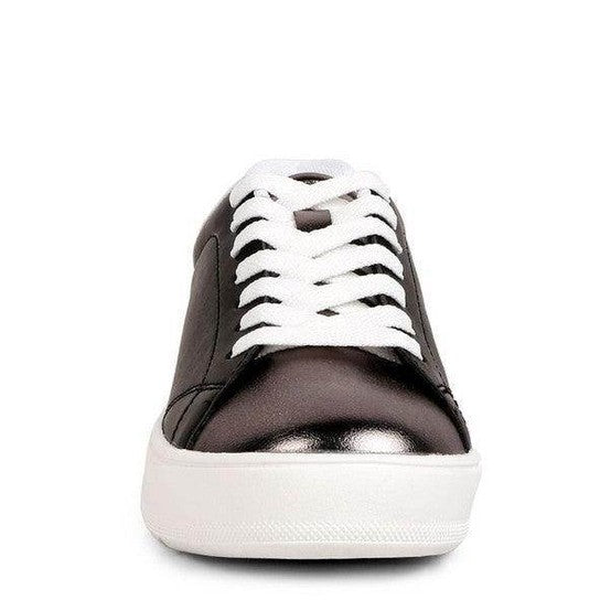Dory fashion sneakers in black and white with a sleek design and comfortable fit