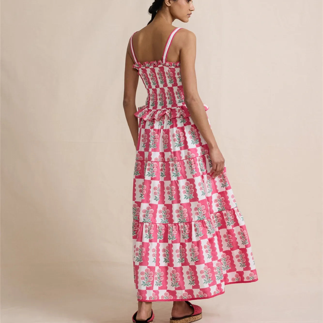 Women's pink floral maxi dress for the summer, lightweight and stylish