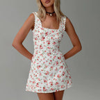 Women's floral mini dress for the summer in white with lace trim