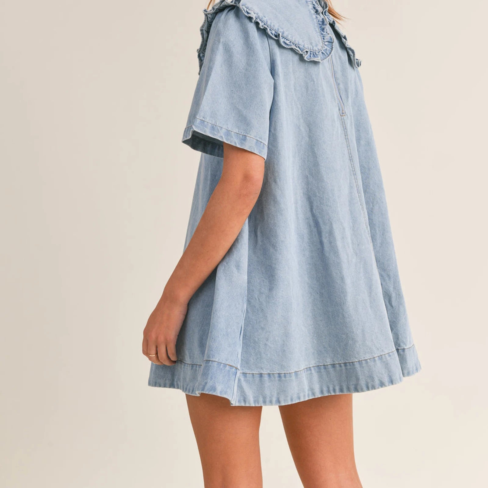 Women's denim dress with ruffle collar for casual outings