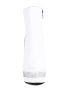 Sleek white women's boots from Rag Company, perfect as elegant vacation footwear with a stylish design