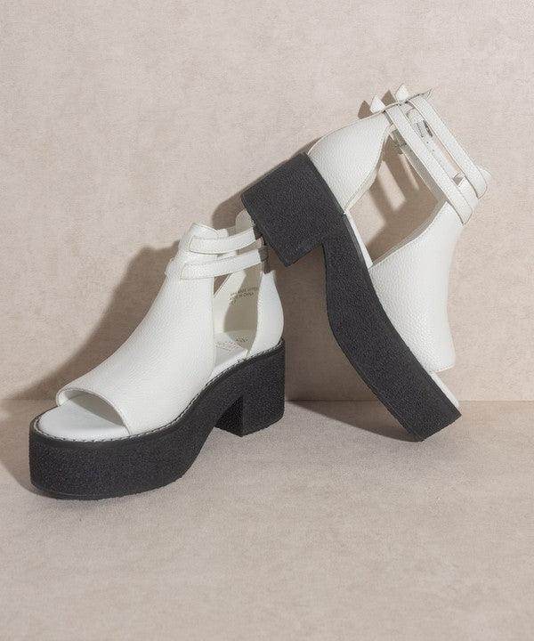 Oasis Society Elizabeth strapped sandals in white with chunky black platform sole for trendy summer style