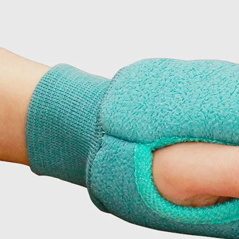 Green exfoliating gloves for dead skin, perfect for smooth skin