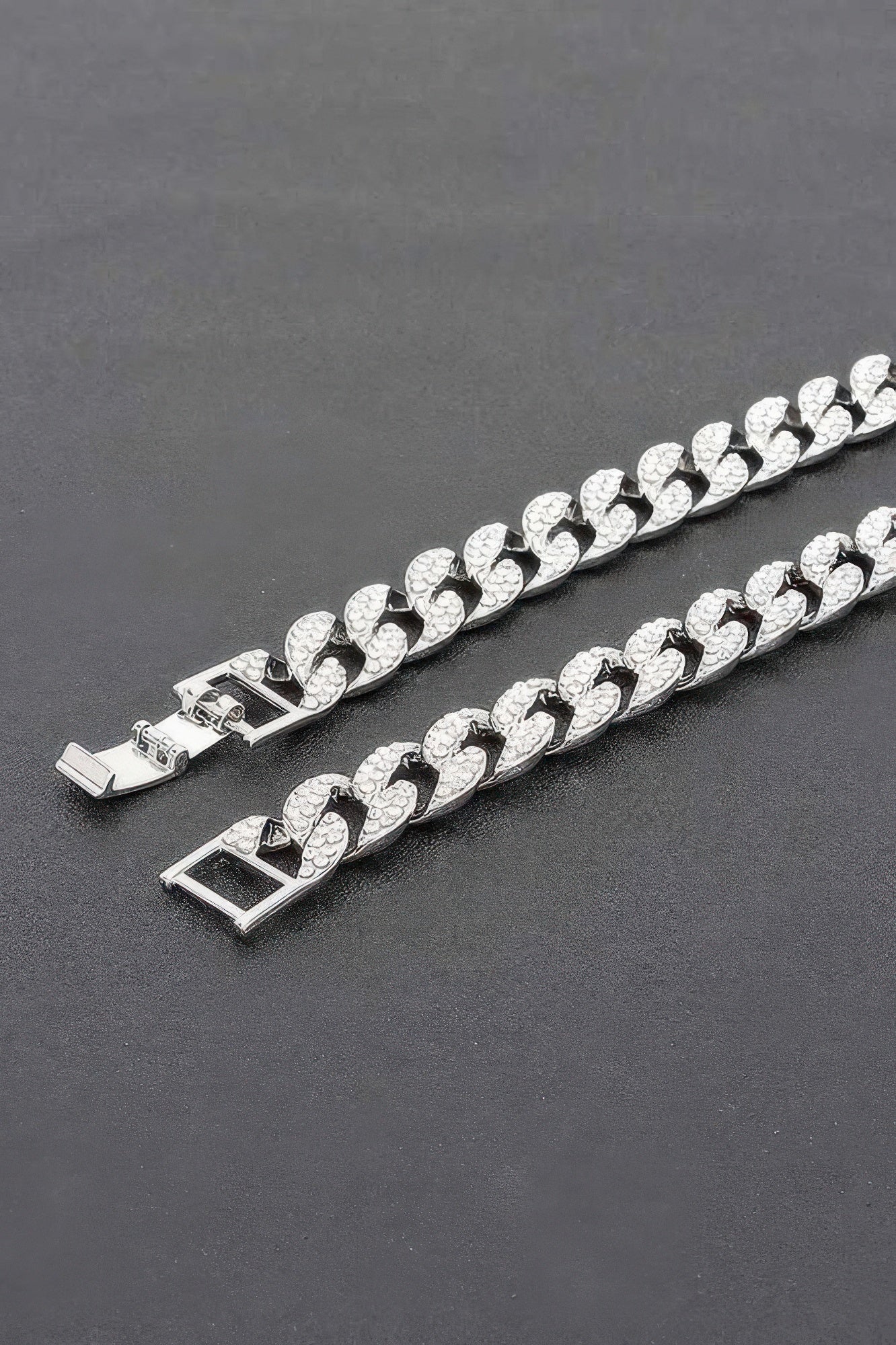 VacationGrabs men's fashion hammered chain necklace with textured silver links and secure clasp