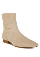 Rag Company fashionable vacation boots in beige suede with a pointed toe design
