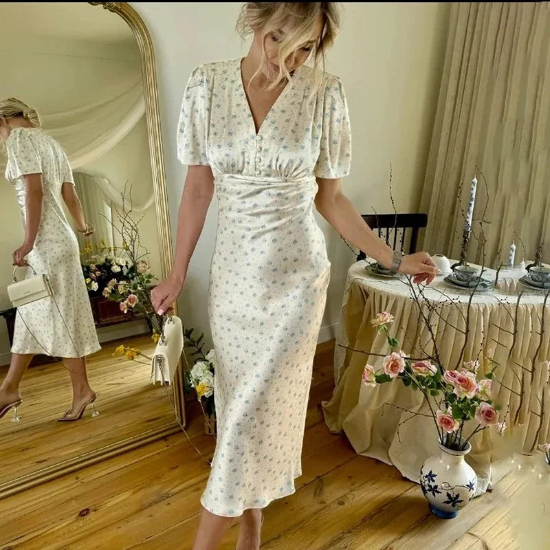 Floral dress in white fabric, perfect for summer events
