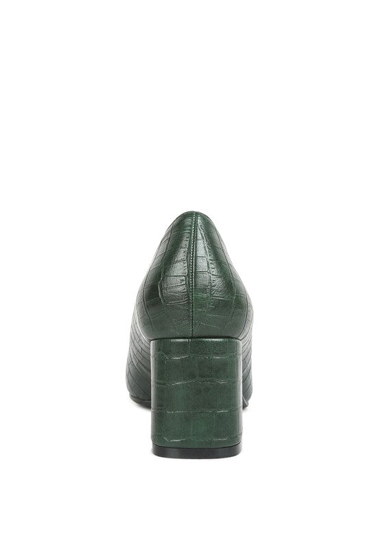 Women's green dress pumps for travel with textured design