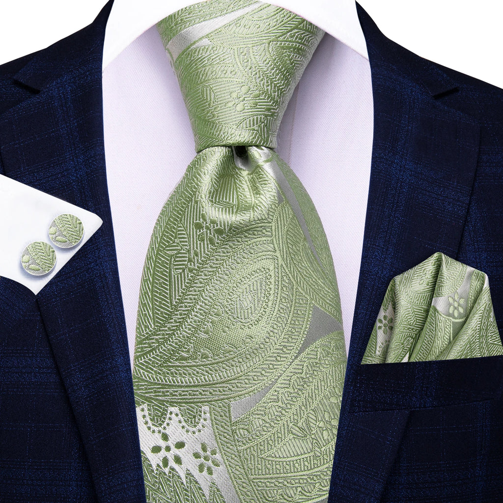 Green patterned men's tie set, perfect for formal occasions, demonstrating how to tie mens tie