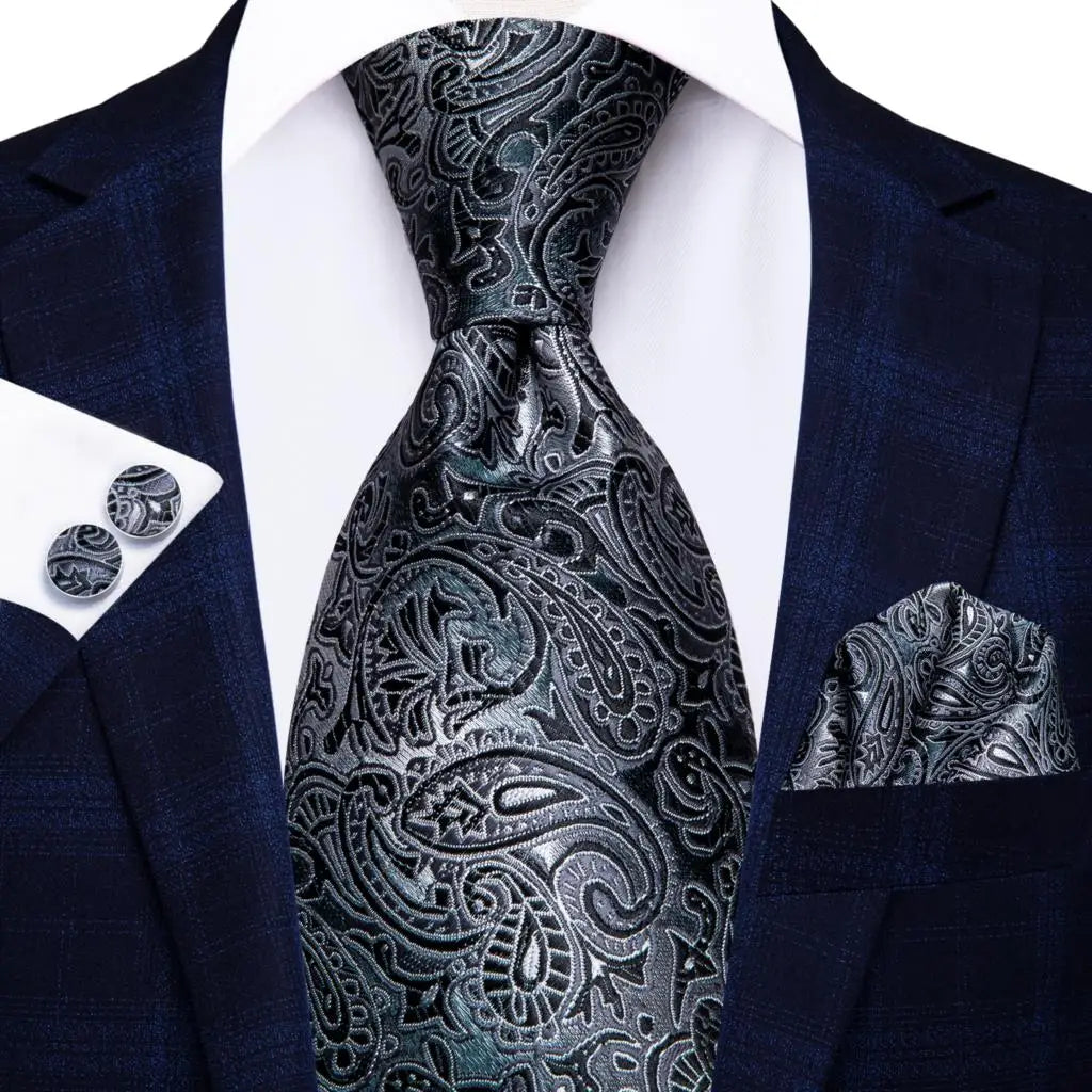 Men's black paisley tie for formal events, how to tie men's tie