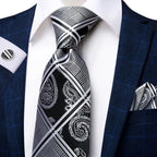 Men's black and white patterned tie, learn how to tie men's tie