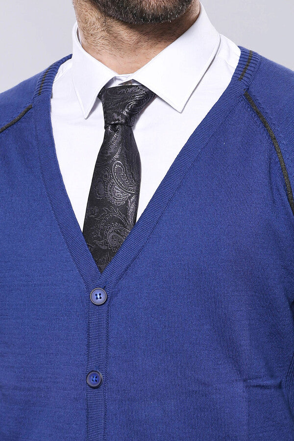 Indigo Cotton Men's Knitwear – detail view