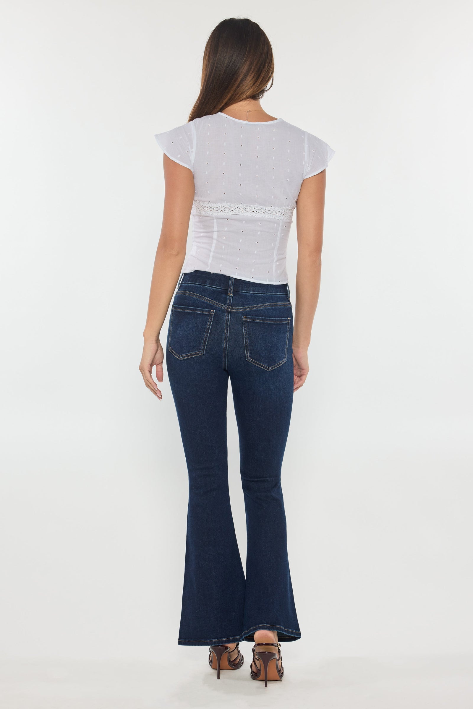 Shop ENJEAN women's dark wash jeans with flare, stylish and comfortable for casual outings