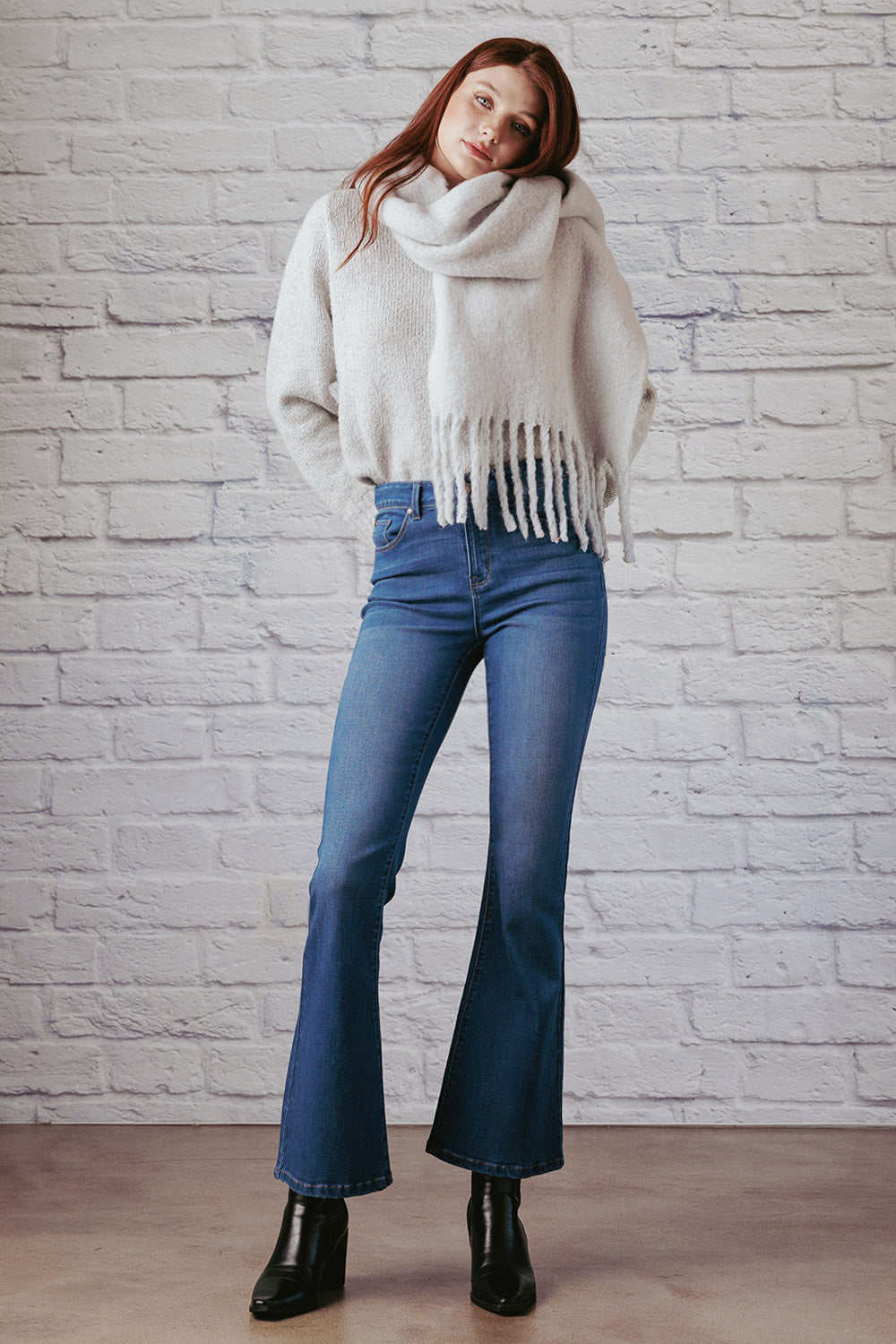 Women's blue jeans with flare, stylish for casual outings