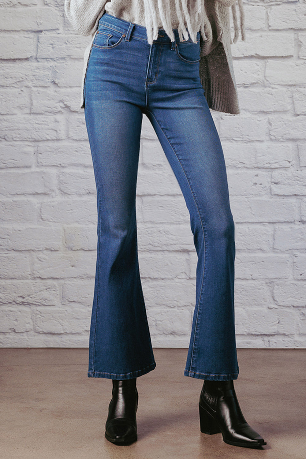 Shop ENJEAN women's blue jeans with flare for stylish casual wear