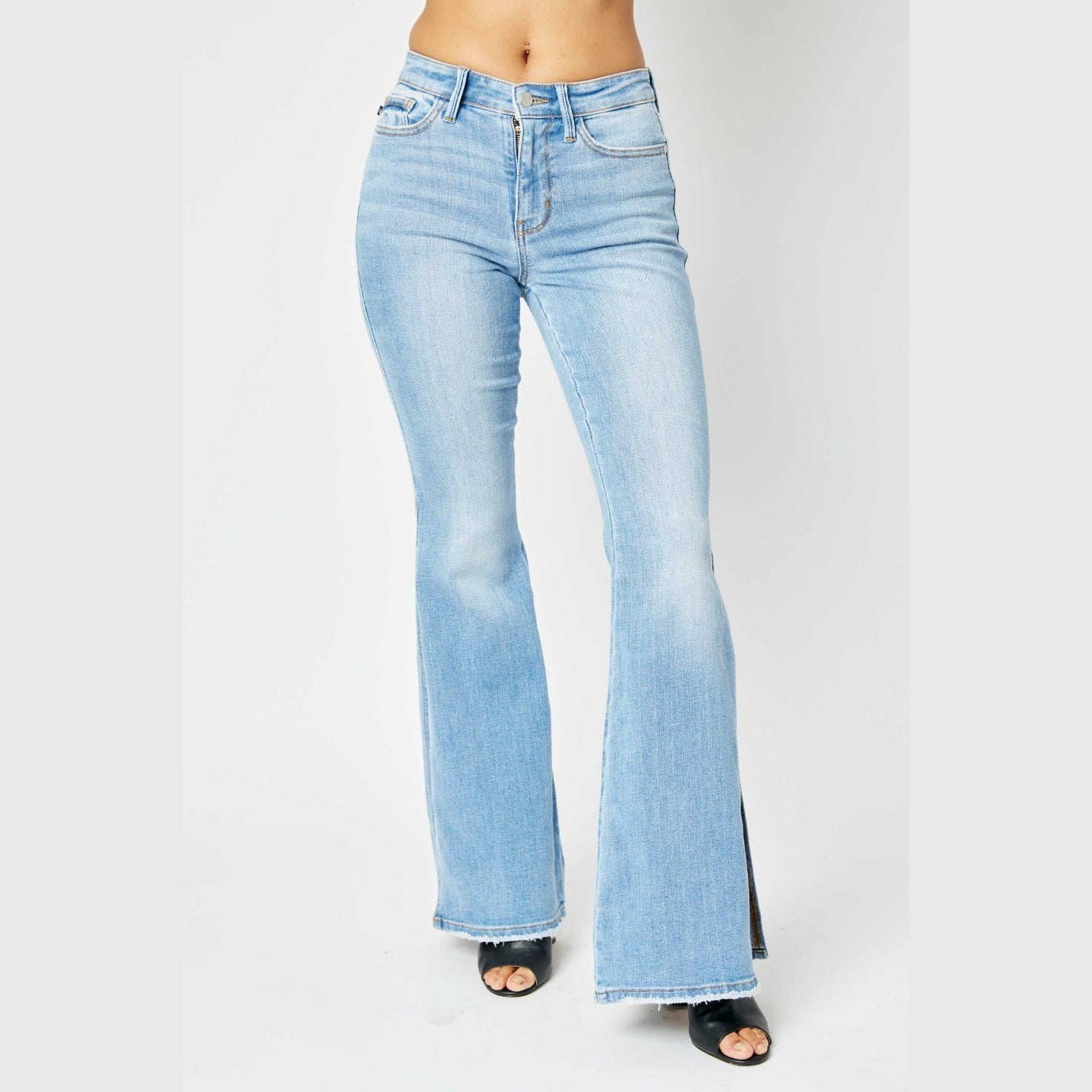 Judy Blue mid rise flare jeans in light blue denim perfect for casual outfits and stylish looks