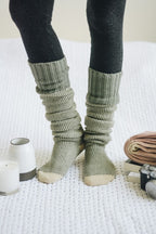 Cozy Leto Accessories knitted lounge socks in green with a slouchy design, perfect for staying warm at home