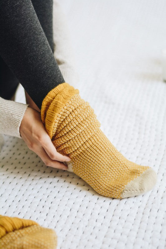 Cozy Leto Accessories knitted lounge socks in mustard color, perfect for relaxation and comfort at home