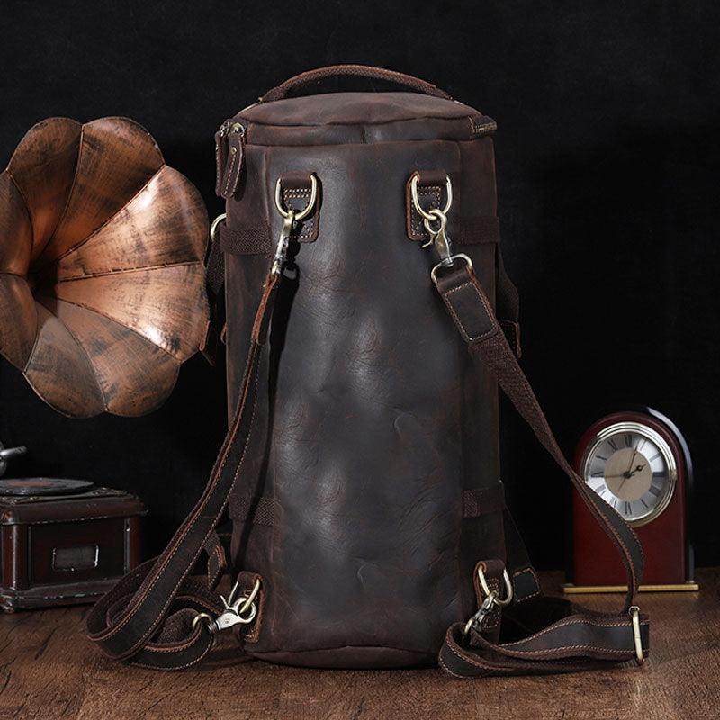 Large travel bag for men in vintage brown leather with adjustable straps and sturdy hardware
