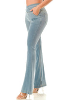 Lightweight flare jeans for women in light blue with a comfortable waistband and stylish fit