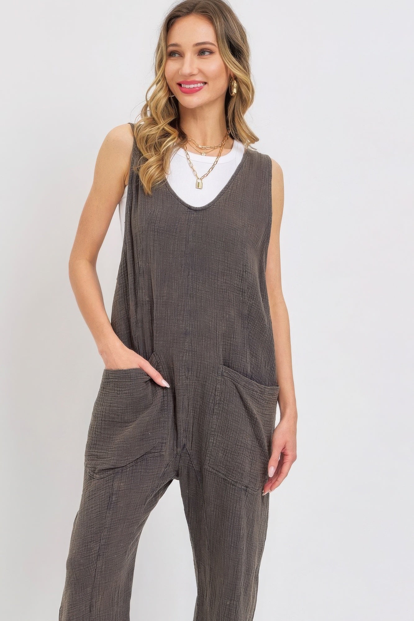 Lightweight travel jumpsuit for women in grey with pockets and a relaxed fit, perfect for vacations