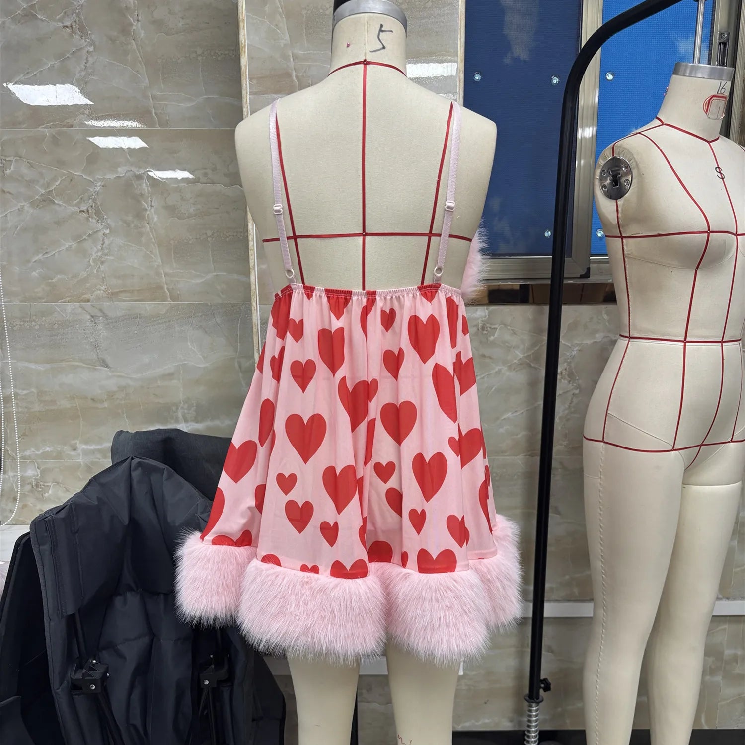 Women's pink heart-patterned dress with faux fur for lingerie for women