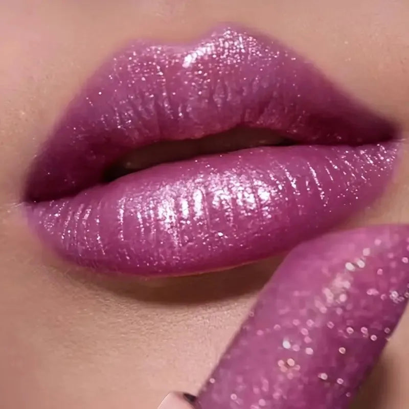 Waterproof lipstick pencil in shimmering pink for a glossy finish