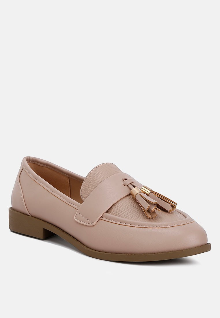 Women's beige loafers with tassel detail for casual wear
