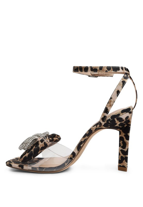 Women's heeled sandals with bow in leopard print, perfect for stylish evenings