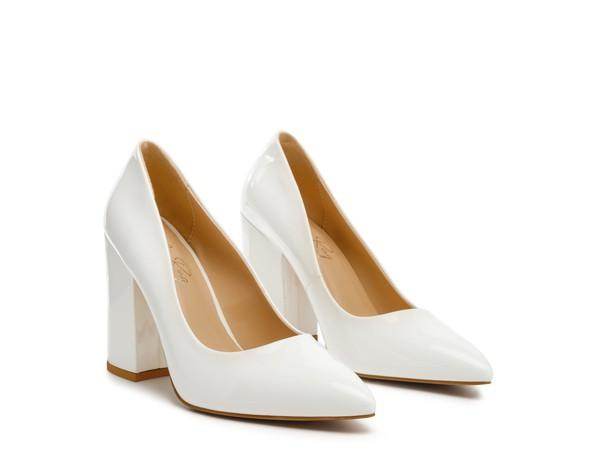 Elegant black pumps for women featuring a sleek design and comfortable heels