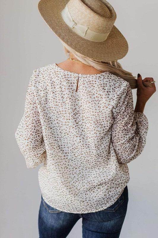 SHEWIN Women's Long Sleeve Vacation Top in a Stylish Leopard Print Design