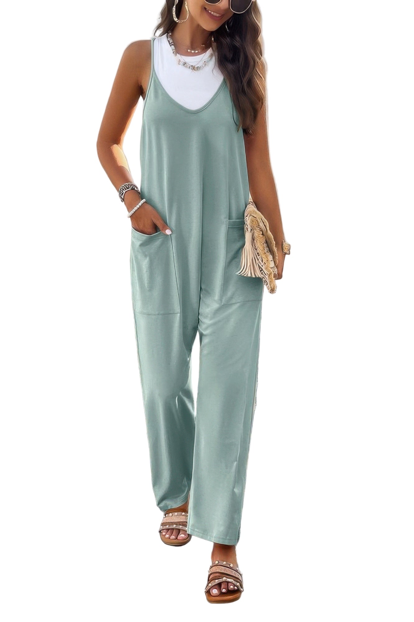 Loose sleeveless jumpsuit for women in soft green with front pockets, perfect for casual outings