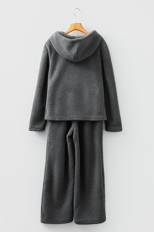 Women's gray loungewear set in soft fleece for cozy relaxation