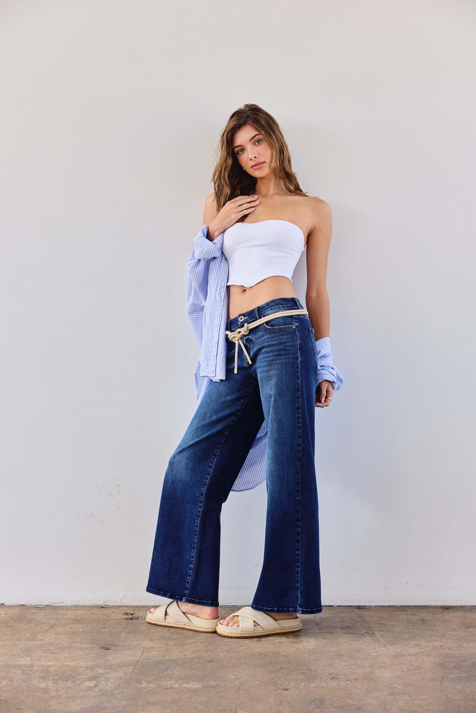 Women's low waist jeans jeans in dark blue, perfect for casual outings
