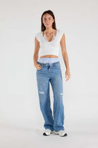Women's low waist jeans in light blue, perfect for casual outings