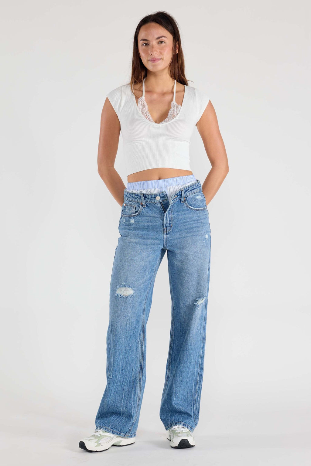 Women's low waist jeans in light blue denim, casual everyday wear