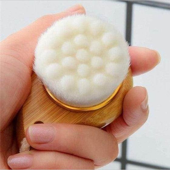 Hand-held luxury bath essentials set with a soft bristle brush for gentle cleansing and exfoliating.