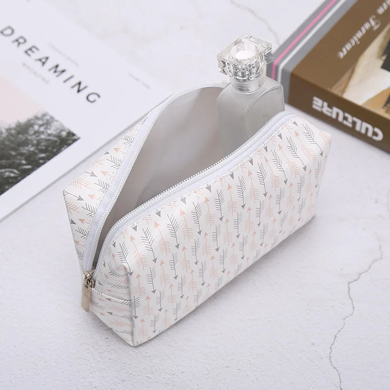 Women's floral makeup bag, durable fabric, perfect for travel