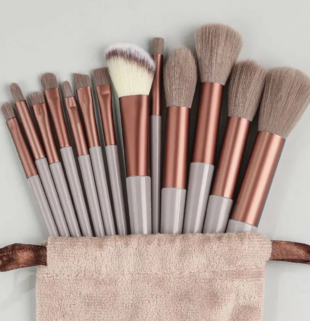 professional makeup brush set with soft bristles for beginners (photo 9 of 10)