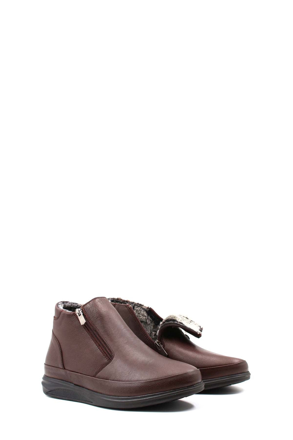 Men's Brown Leather Boots with Side Zipper and Fur Lining – close up view