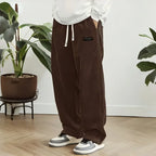 Men's comfortable travel pants in brown, perfect for relaxed journeys