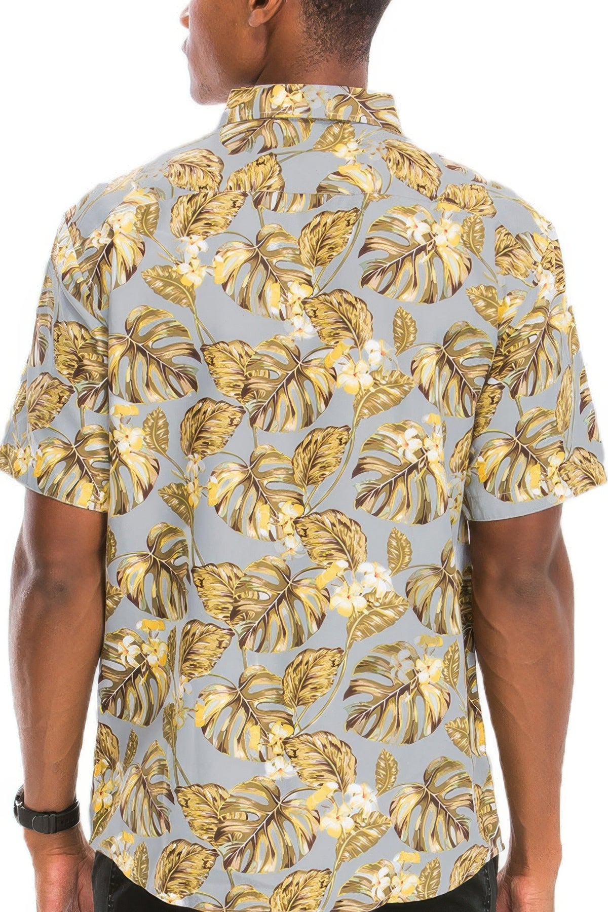 Print detail on men's Hawaiian vacation shirt