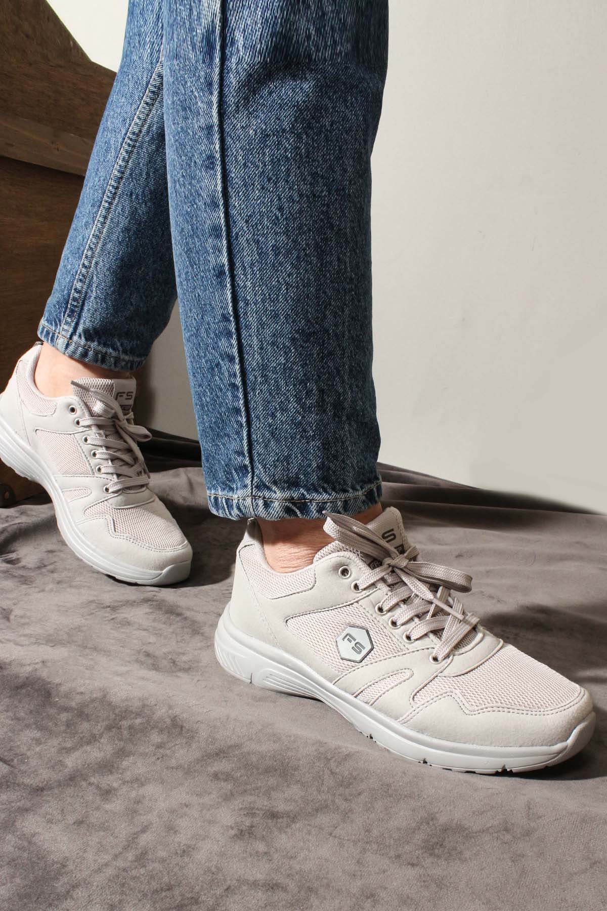Men's Light Gray Athletic Sneakers with Breathable Mesh – detail view