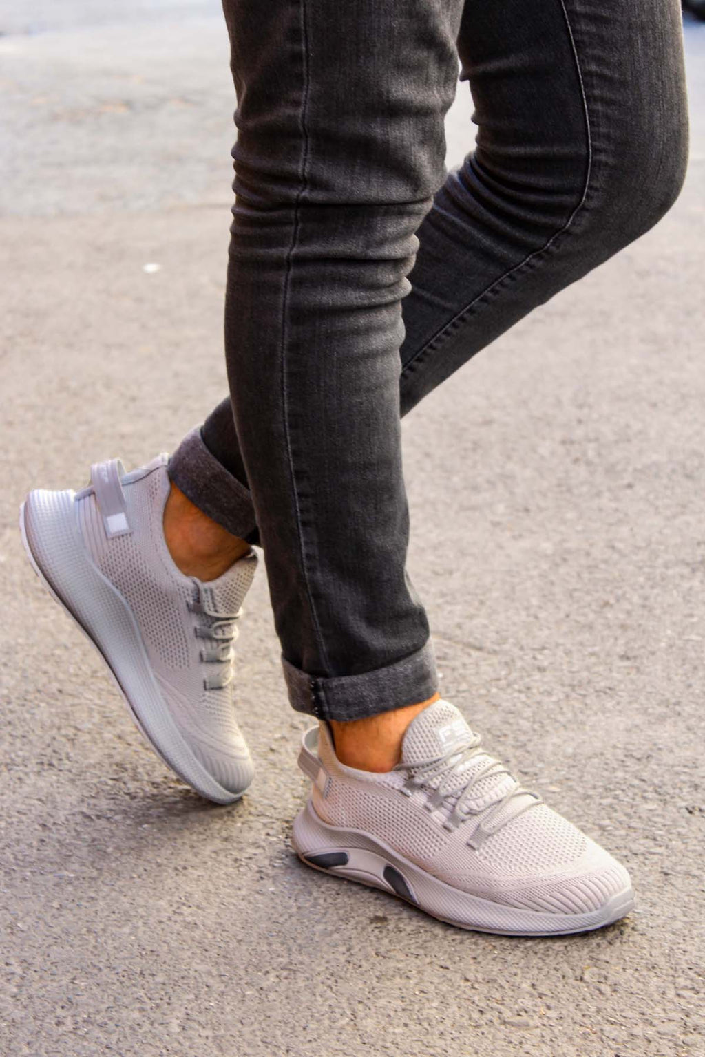 Men's Light Gray Knit Sneakers with Cushioned Sole – front view