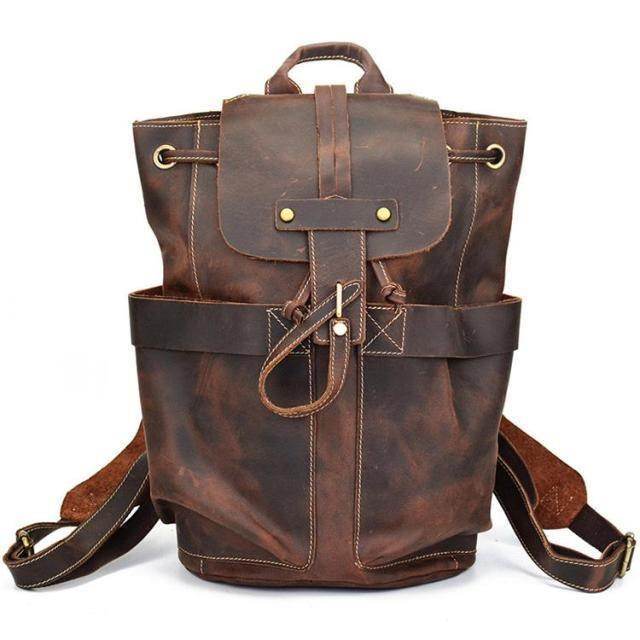 Mens retro rucksack made of durable leather with multiple pockets and adjustable straps