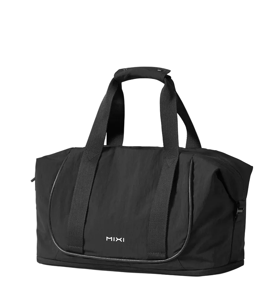 Black duffle bag in water-resistant fabric for travel and fitness