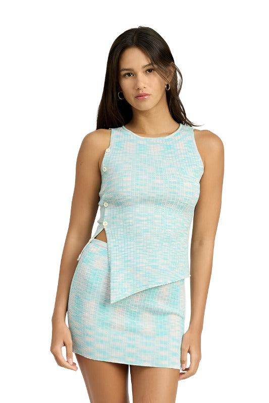 Multi Rib Top Button Detail - VacationGrabs