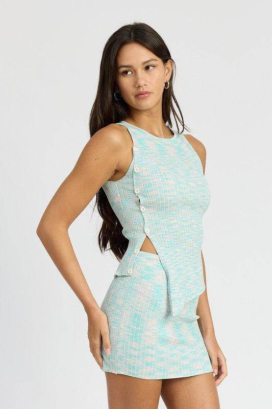 Multi Rib Top Button Detail - VacationGrabs