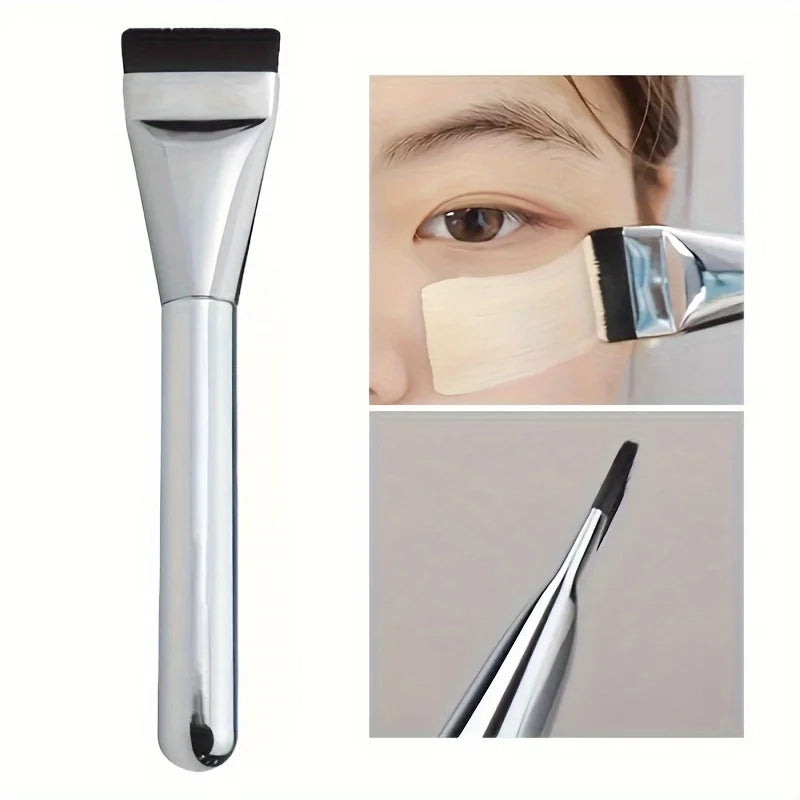 oval foundation brush with hypoallergenic nylon bristles (photo 1 of 8)
