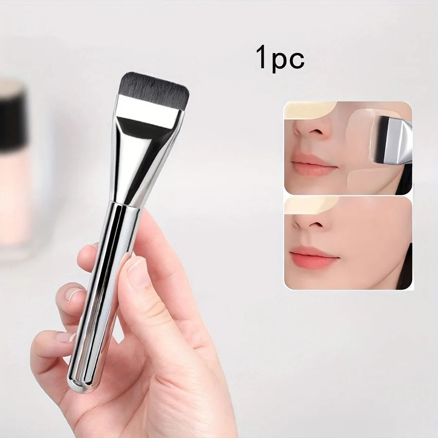 oval foundation brush with hypoallergenic nylon bristles (photo 8 of 8)